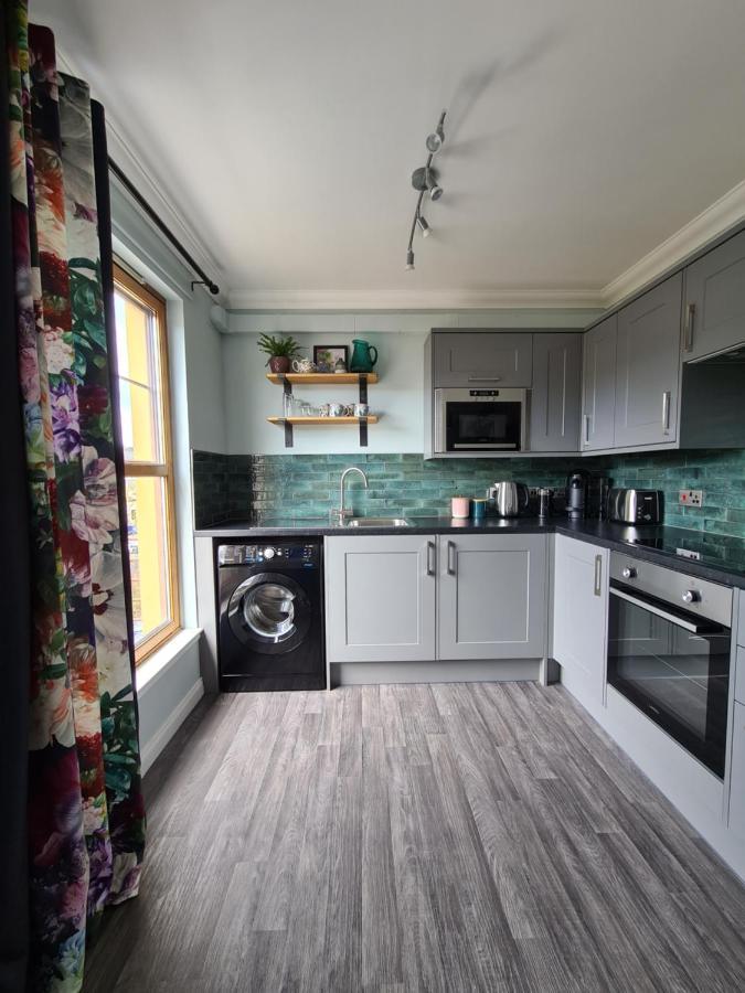 Eden Apartment, オーバン エクステリア 写真